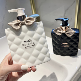 爆款嬌貝詩持久留香絲滑滋潤補(bǔ)水保濕香氛香水維生素e身體乳液oem代加工